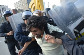 17:45 Segunda detención arbitraria registrado por Regeneración Radio